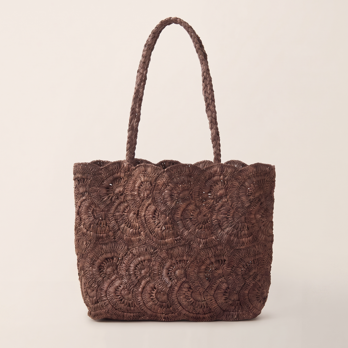 Bolso Tote de Rafia Coco sobre fondo crema