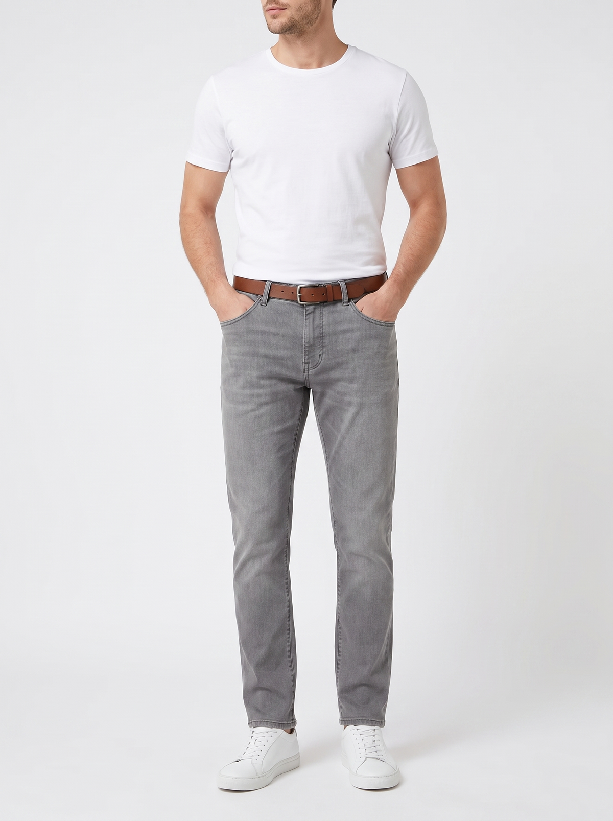 Pantalón Gris con fondo blanco