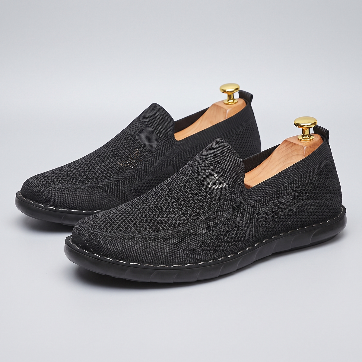 Mocasín Aero sobre horma con fondo gris