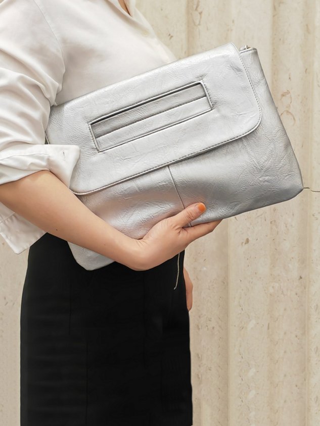 Bolso Clutch de Gran Capacidad con Correa Bandolera y Cierre Magnético