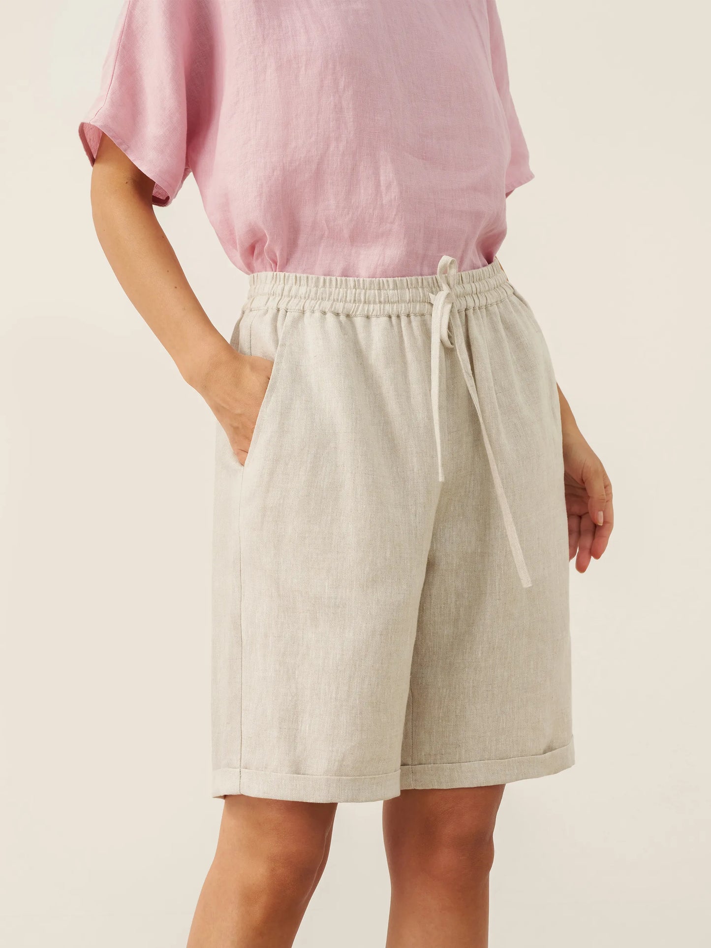 Pantalón corto de lino natural