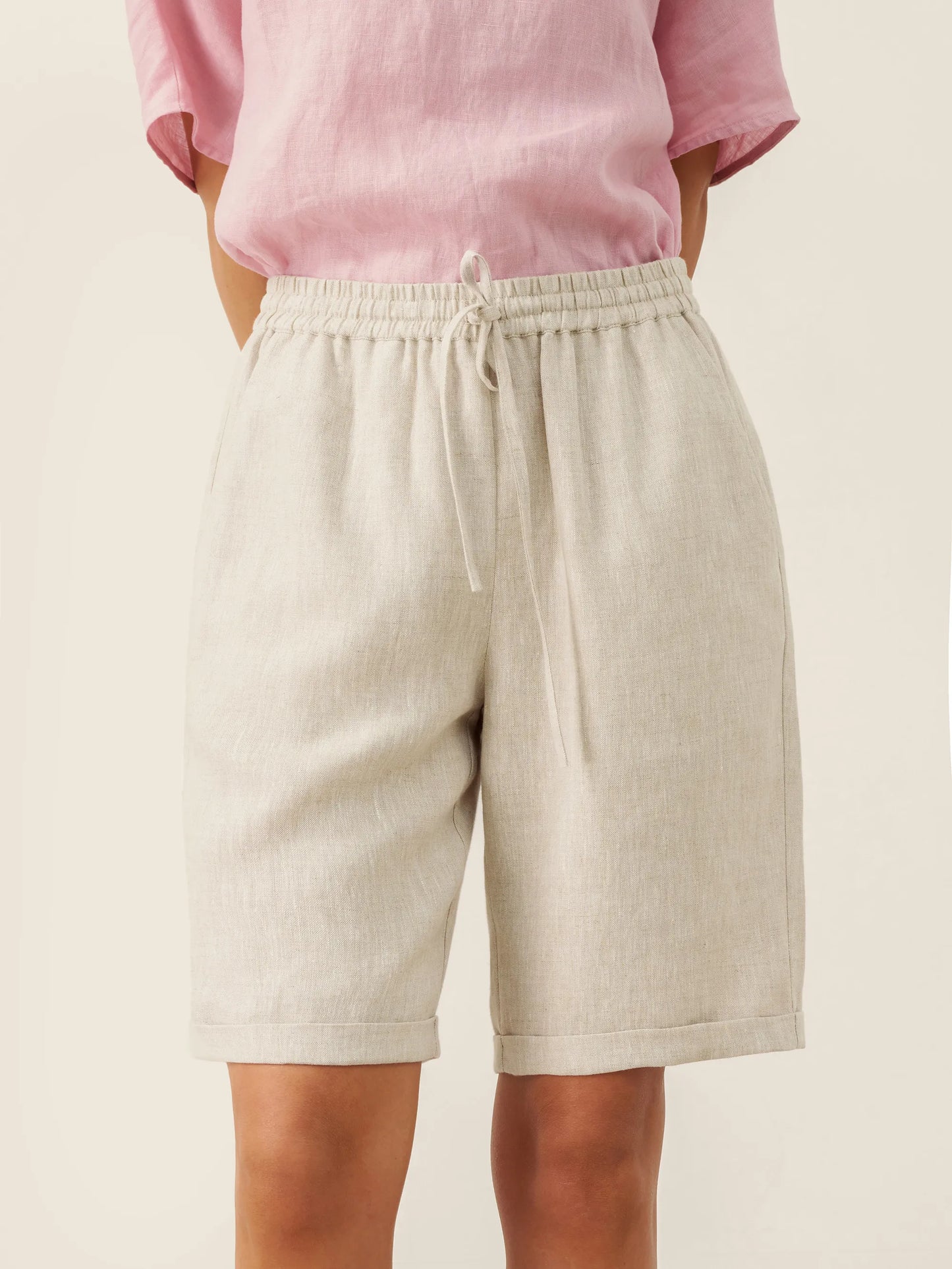 Pantalón corto de lino natural