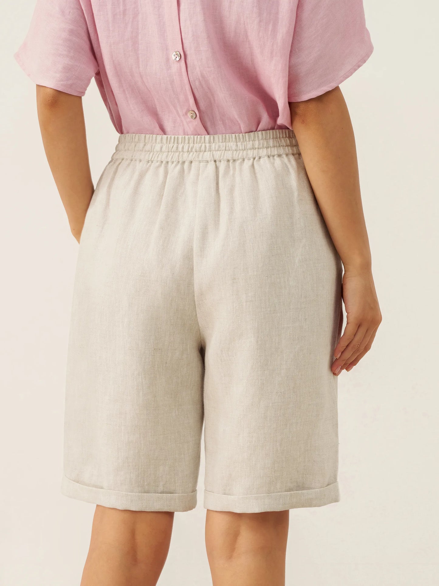 Pantalón corto de lino natural