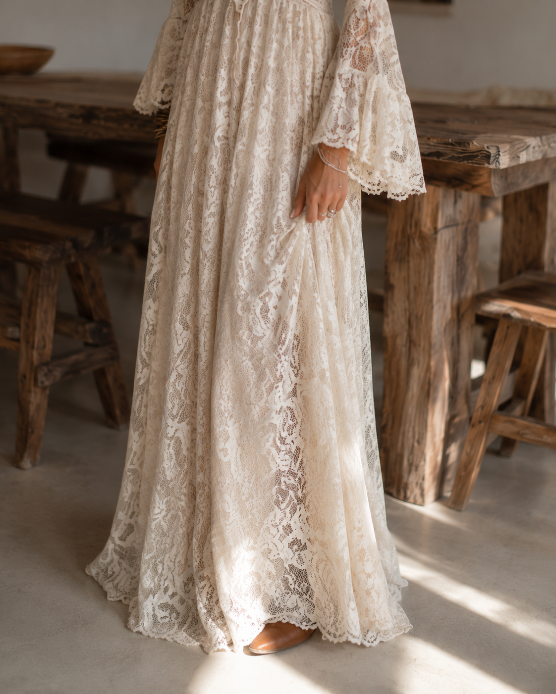 Vestido de Encaje Elegante con Mangas Acampanadas