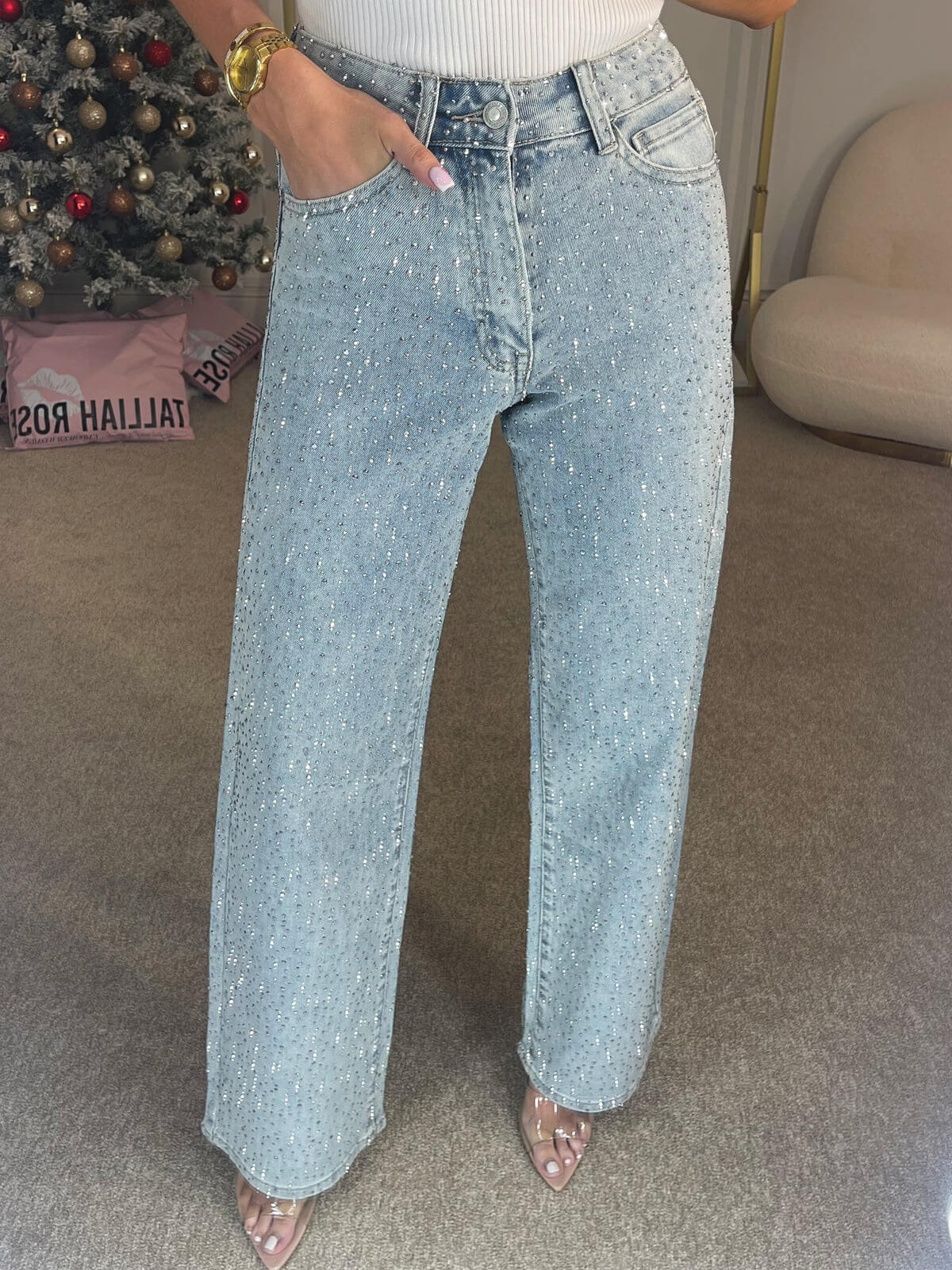 Vaqueros de Pierna Recta con Cintura Alta y Detalles Diamanté