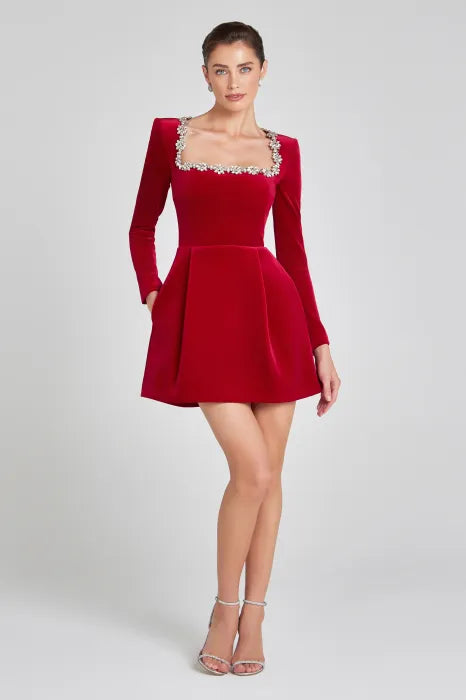 Camila – Vestido Noir Elegance