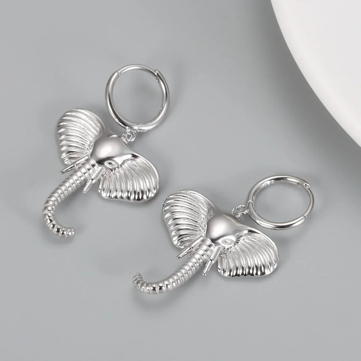 Aretes de Aro con Elefante