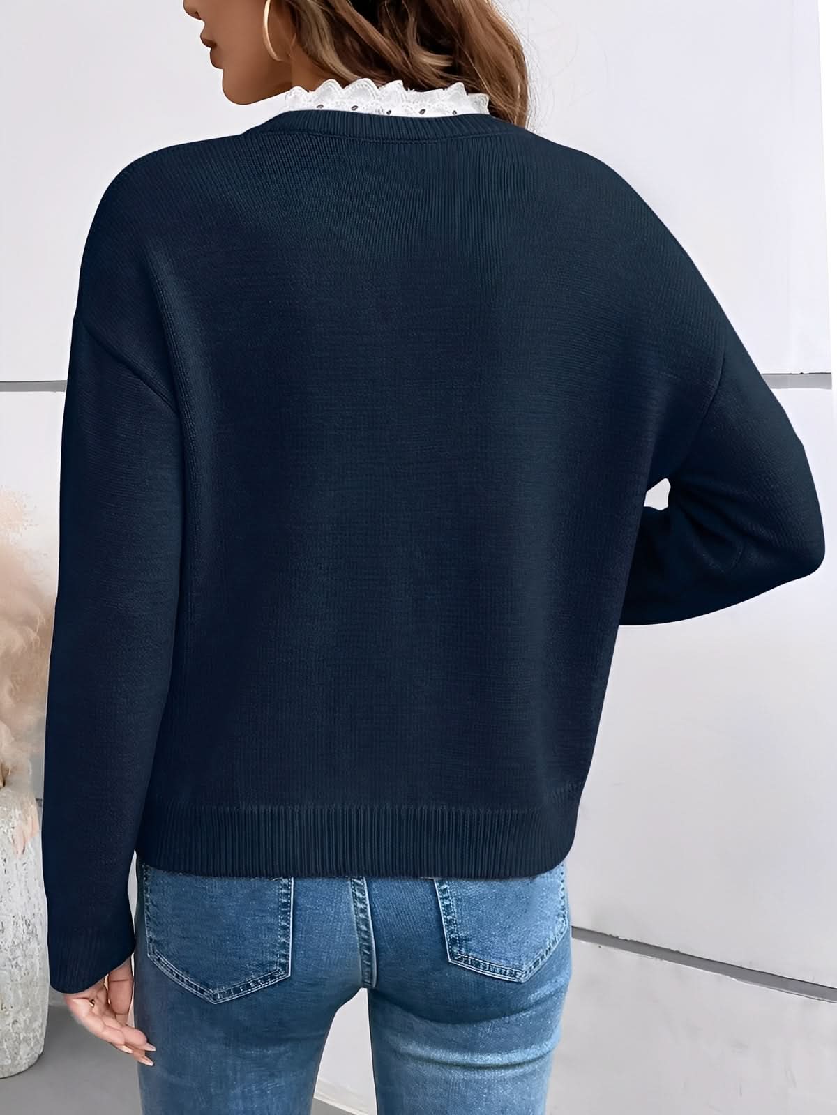 VERA - Blusa Elegante con Detalle de Encaje