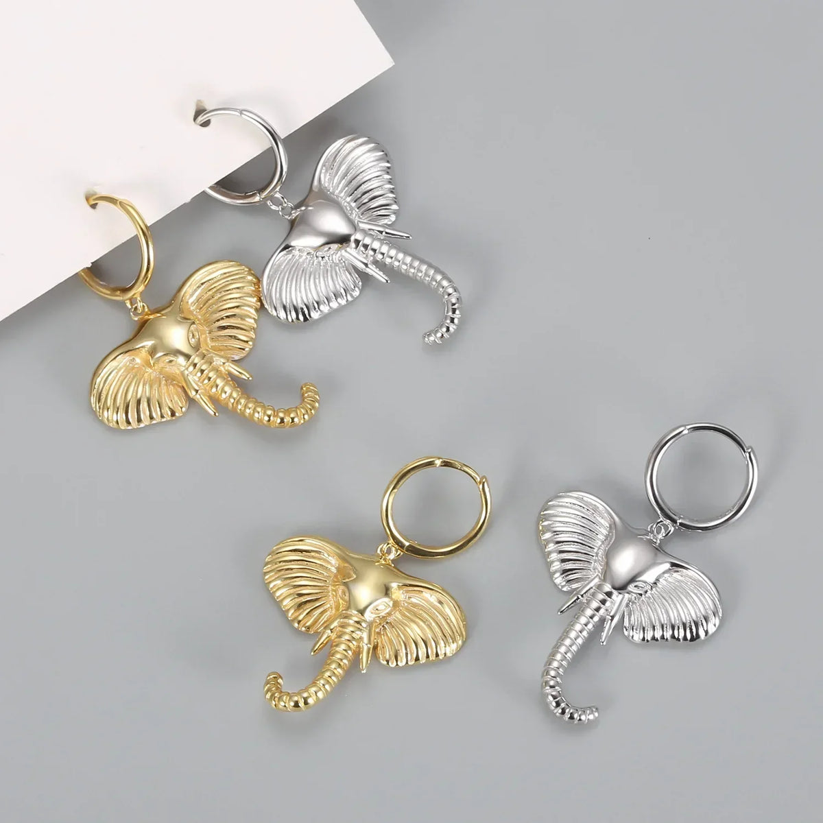 Aretes de Aro con Elefante
