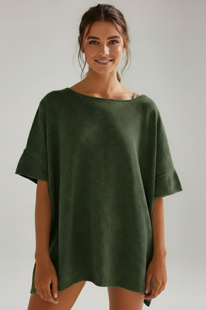 Camiseta de mujer extragrande con cuello redondo y mangas cortas.