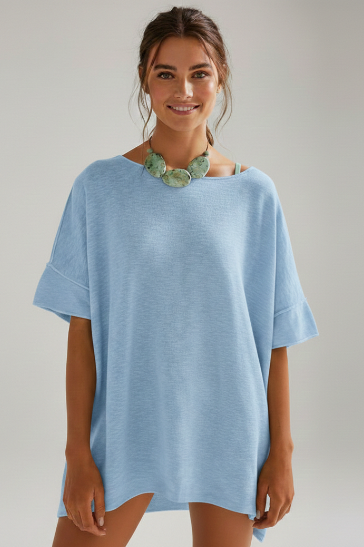 Camiseta de mujer extragrande con cuello redondo y mangas cortas.