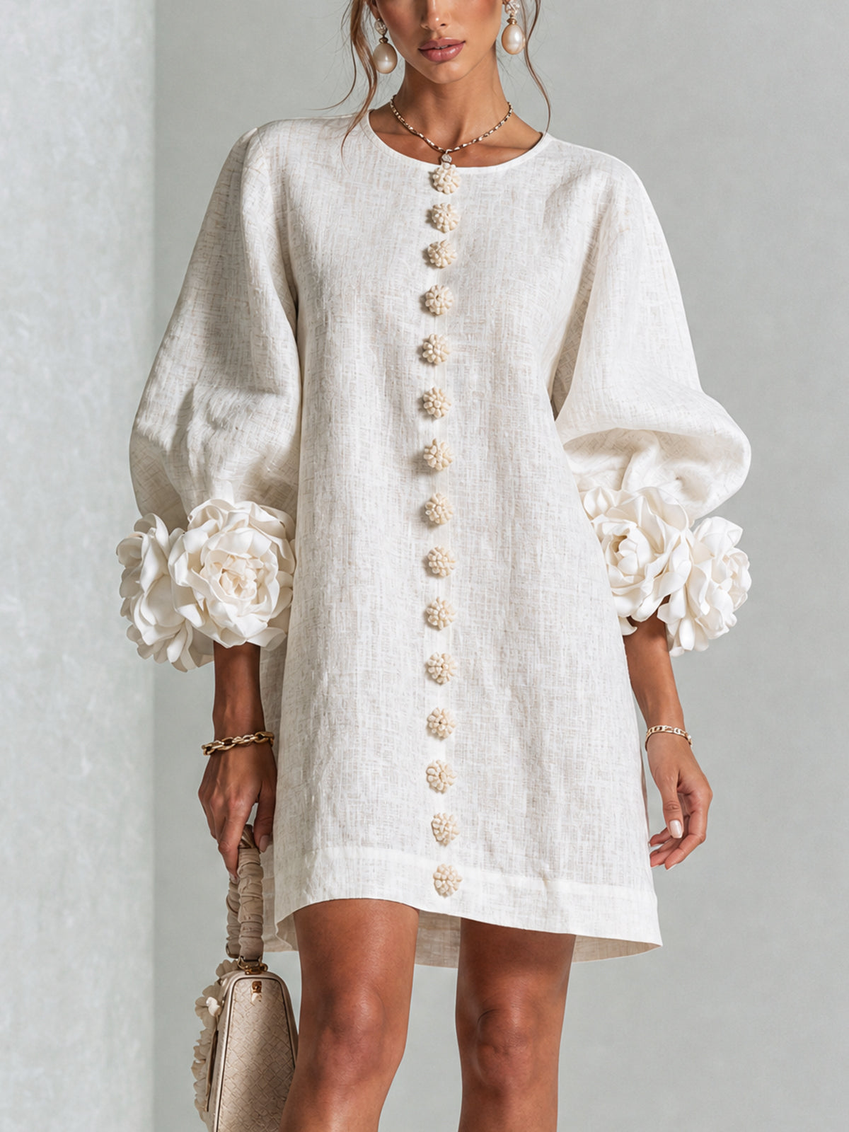 Belén | Minivestido floral blanco con mangas de rosetas