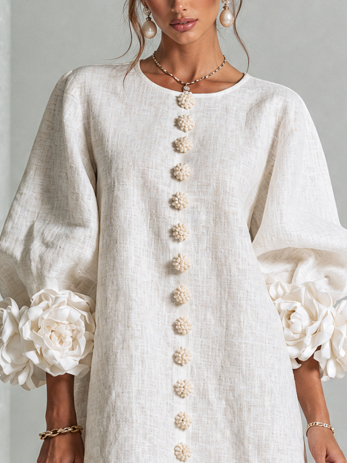 Belén | Minivestido floral blanco con mangas de rosetas