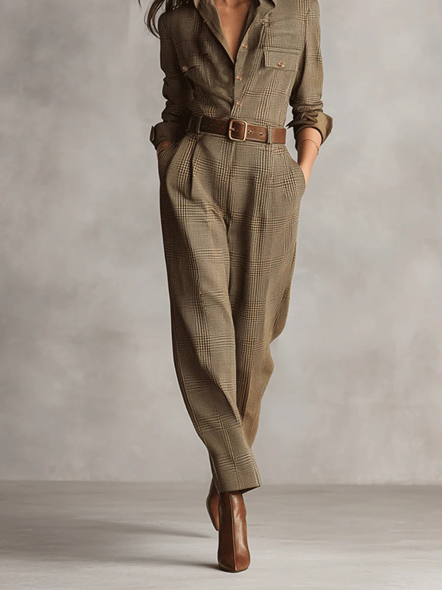 Mono Elegante de Cuadros