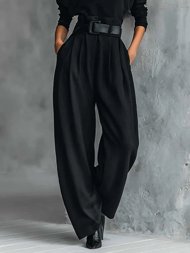 Conjunto Elegante de Dos Piezas con Jersey de Cuello Alto y Pantalón Recto