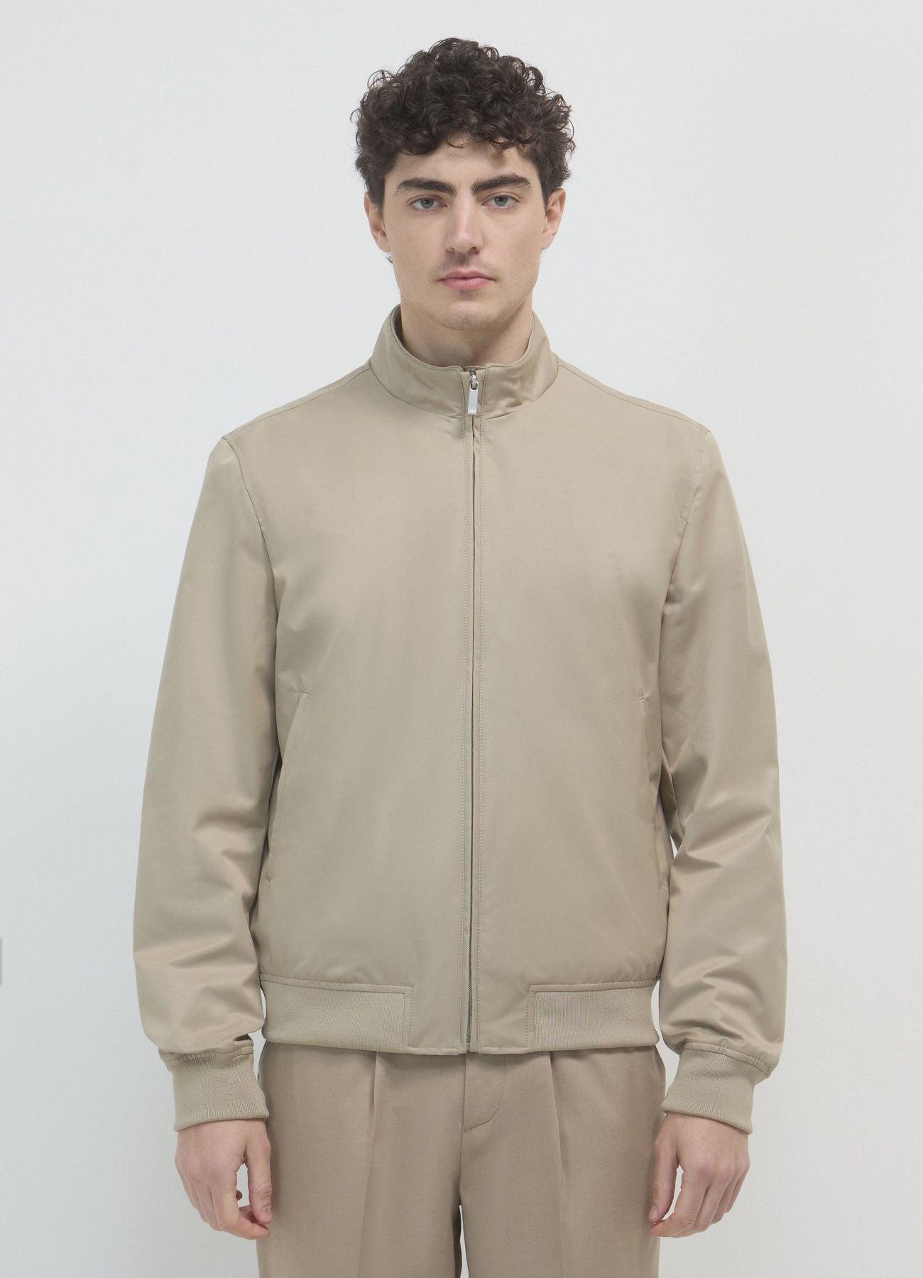 Cazadora Bomber Cuello Alto Beige