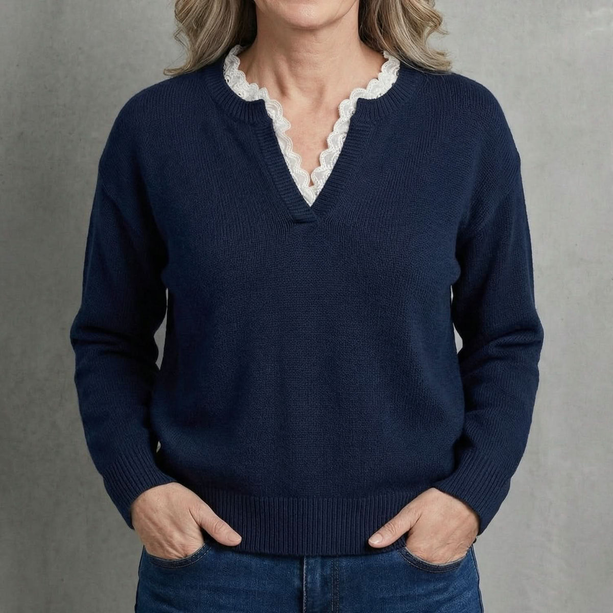 VERA - Blusa Elegante con Detalle de Encaje