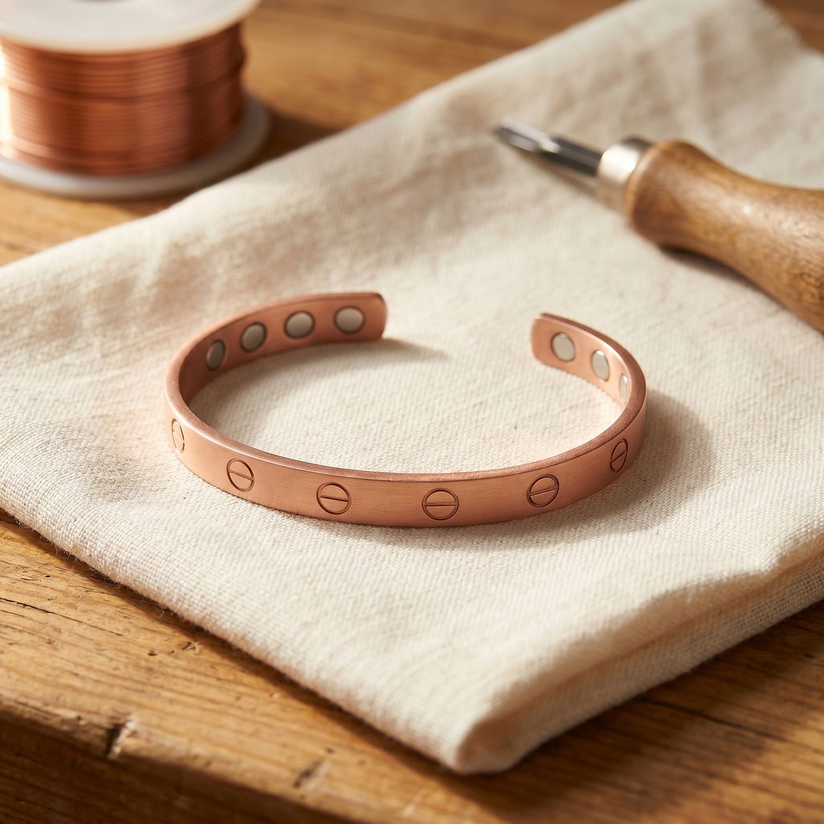 Pulsera de Cobre con Remaches