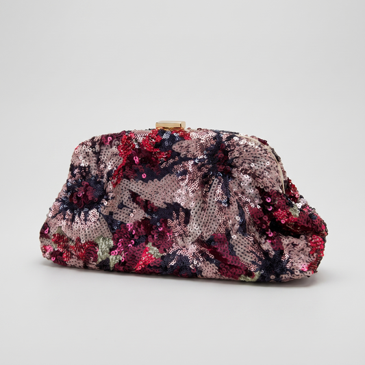 Bolso Estampado sobre fondo gris de estudio