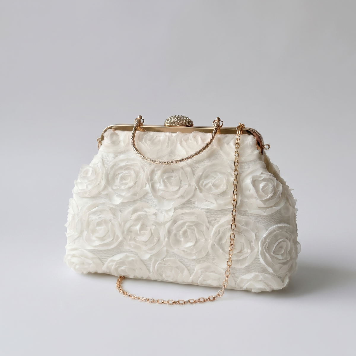 Flora bolso de mano elegante sobre fondo gris de estudio