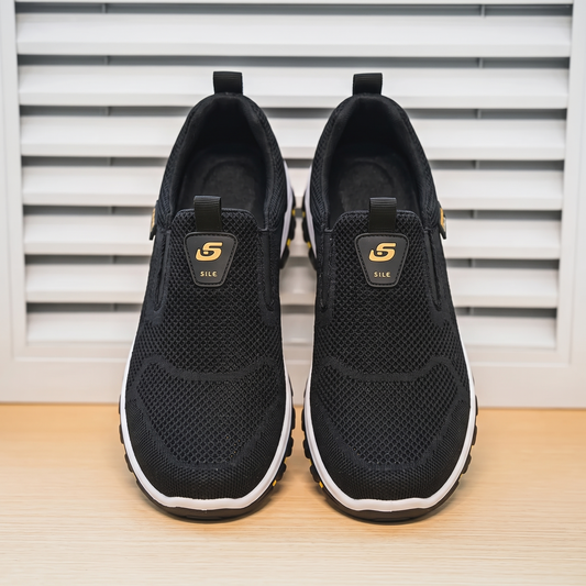 Zapatos Ortopédicos y Elegantes sobre fondo de persiana blanca