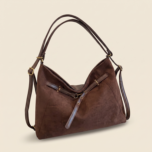 Bolso Multifuncional de Ante Vintage sobre fondo crema