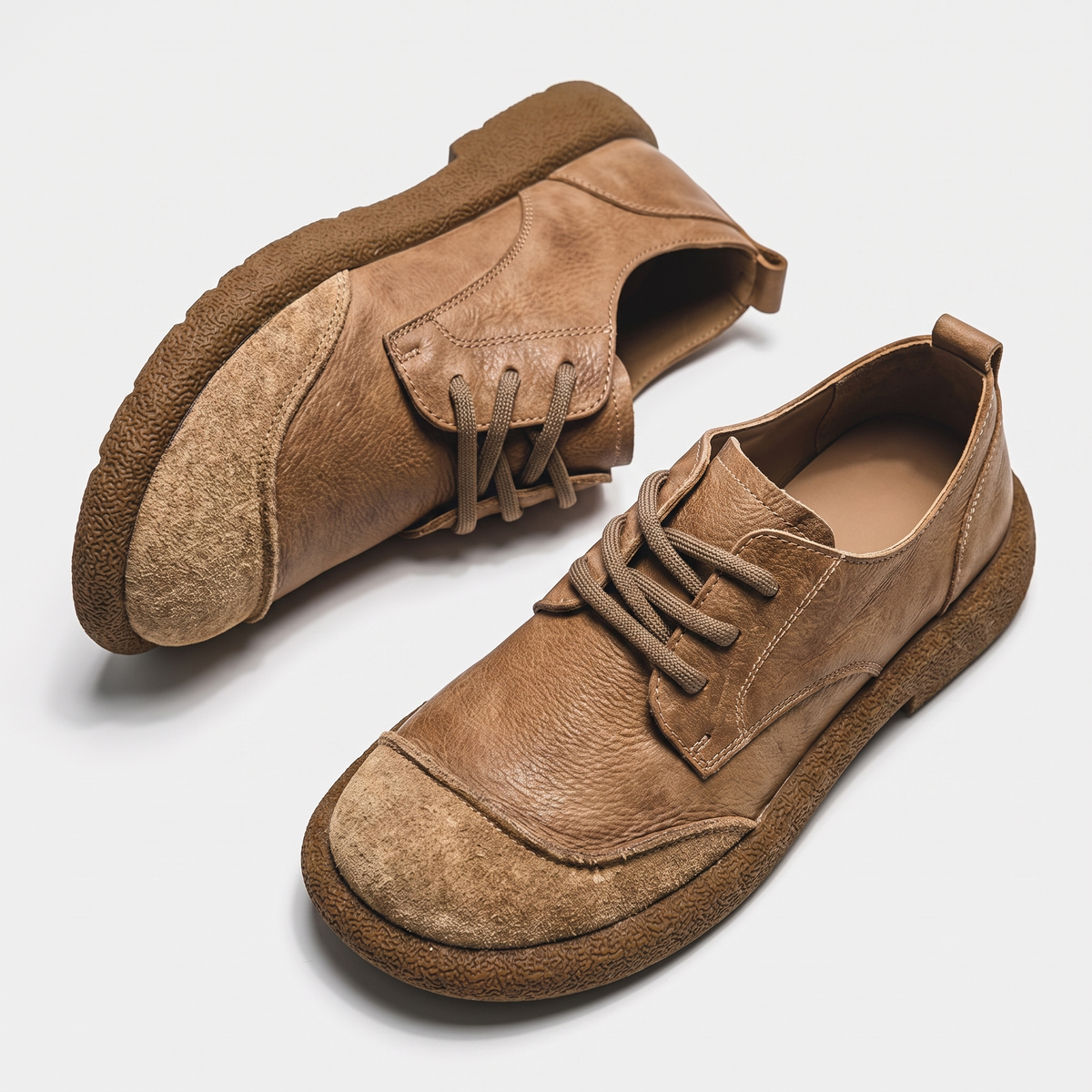 Zapatos Unisex Confort Mérida sobre fondo blanco