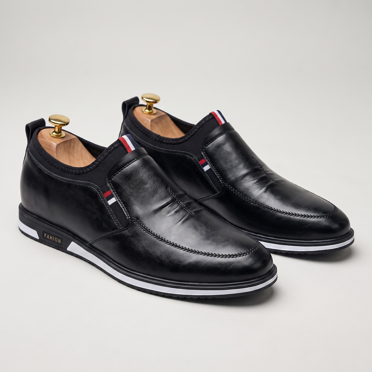 Mocasín Royal sobre horma con fondo gris