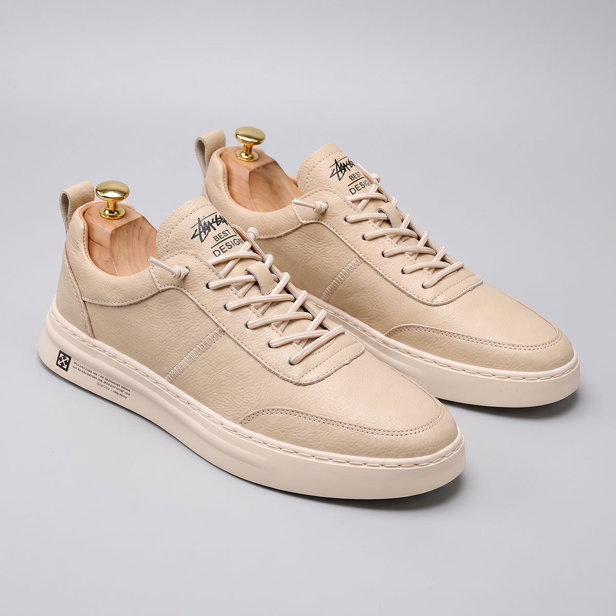 Zapatilla Portofino sobre horma con fondo gris