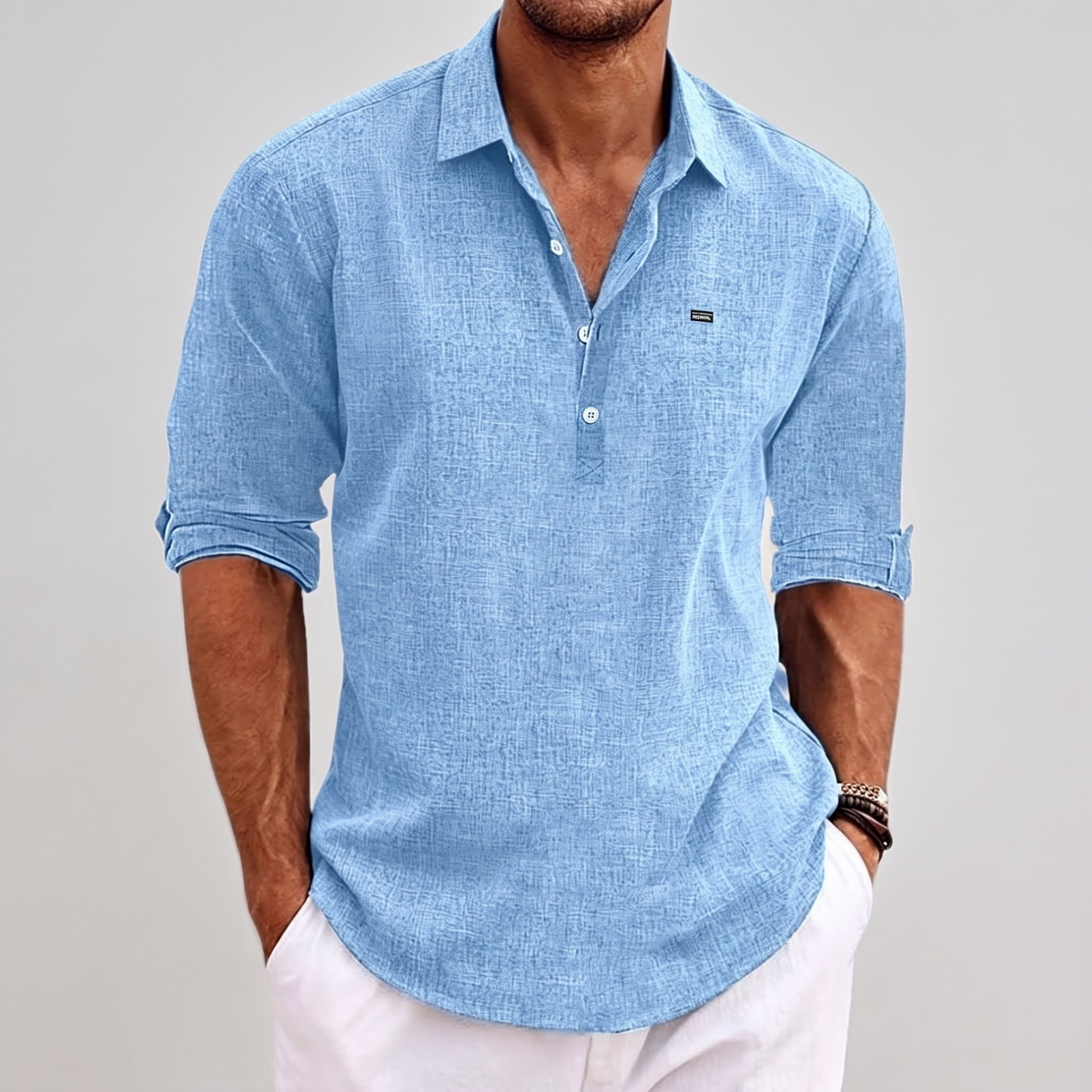Polera de Lino Azul con fondo gris claro