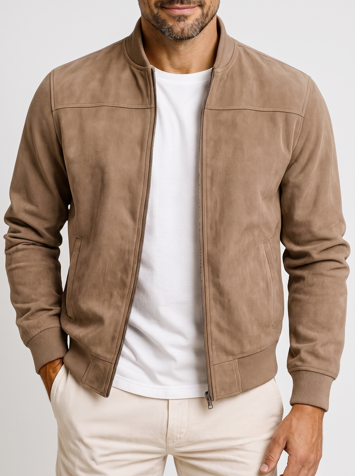 Chaqueta Urbana con fondo claro tipo estudio