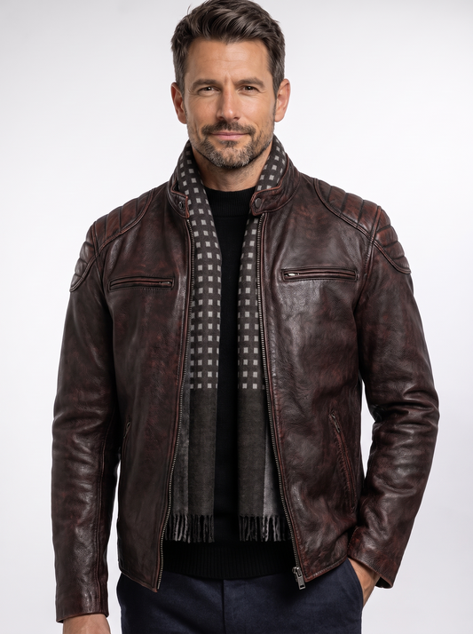 Chaqueta de Piel Firenze Marrón con fondo claro tipo estudio