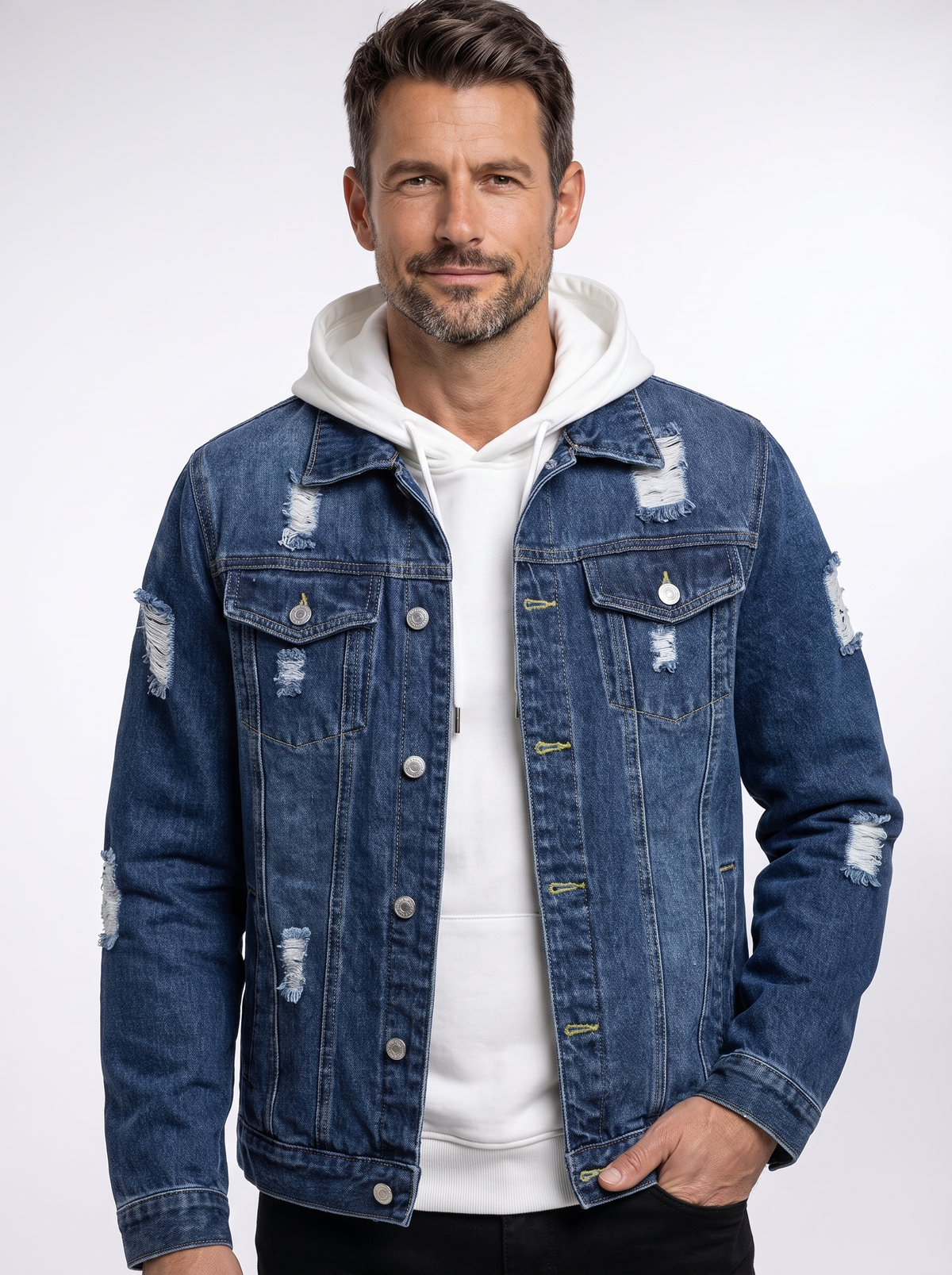 Chaqueta Vaquera Streetwear Azul con fondo claro tipo estudio