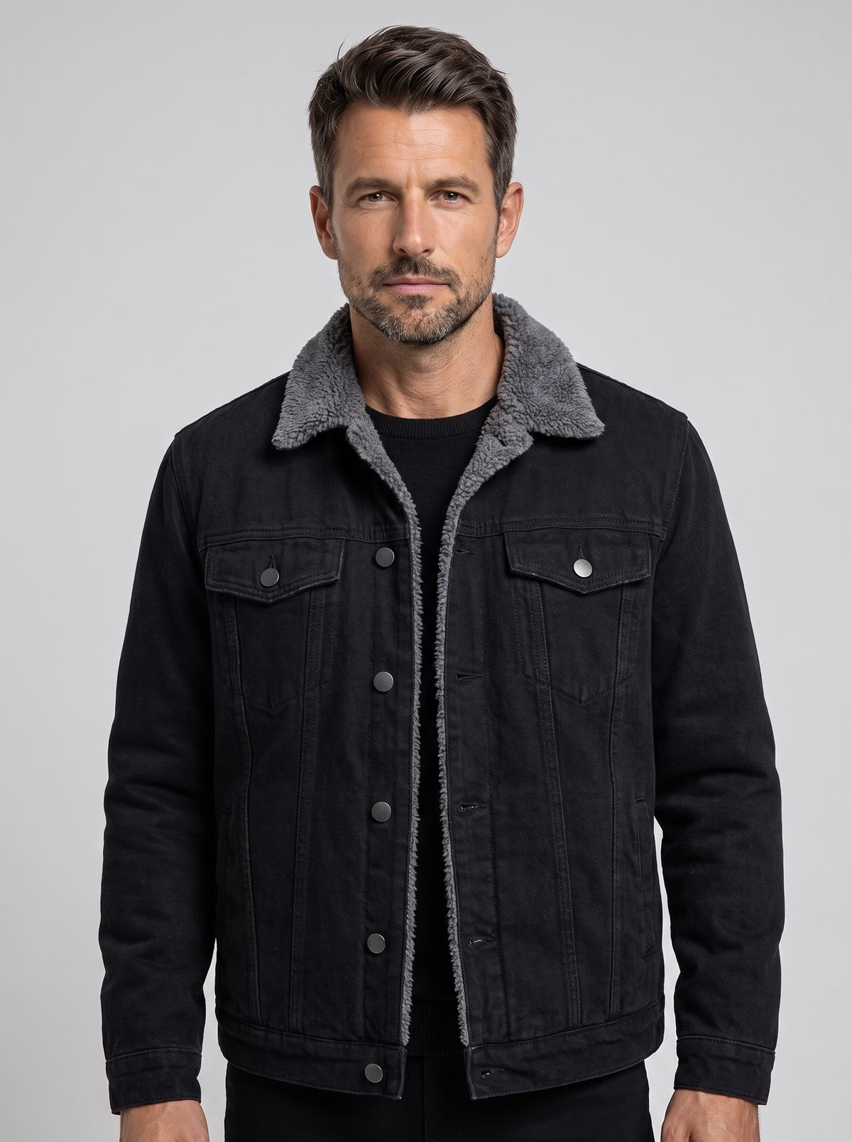 Chaqueta Vaquera Casual Negra con fondo claro tipo estudio
