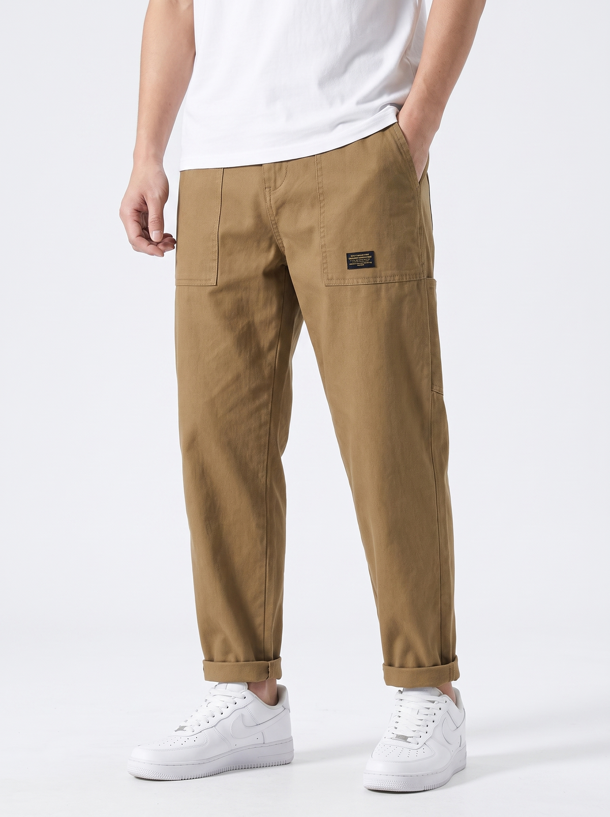 Vintage Cargo Pants con fondo blanco liso