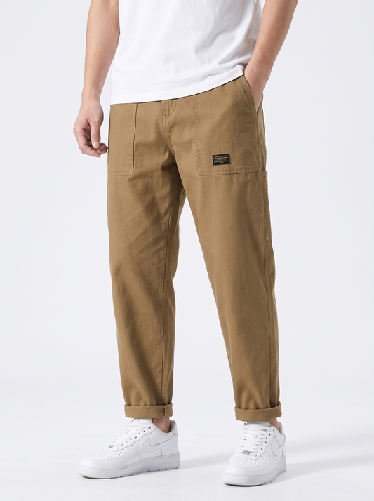 Vintage Cargo Pants con fondo blanco liso