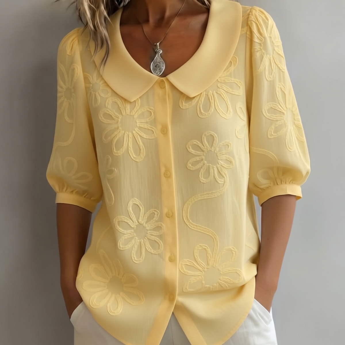Top Tessa Floral Natural con fondo gris claro