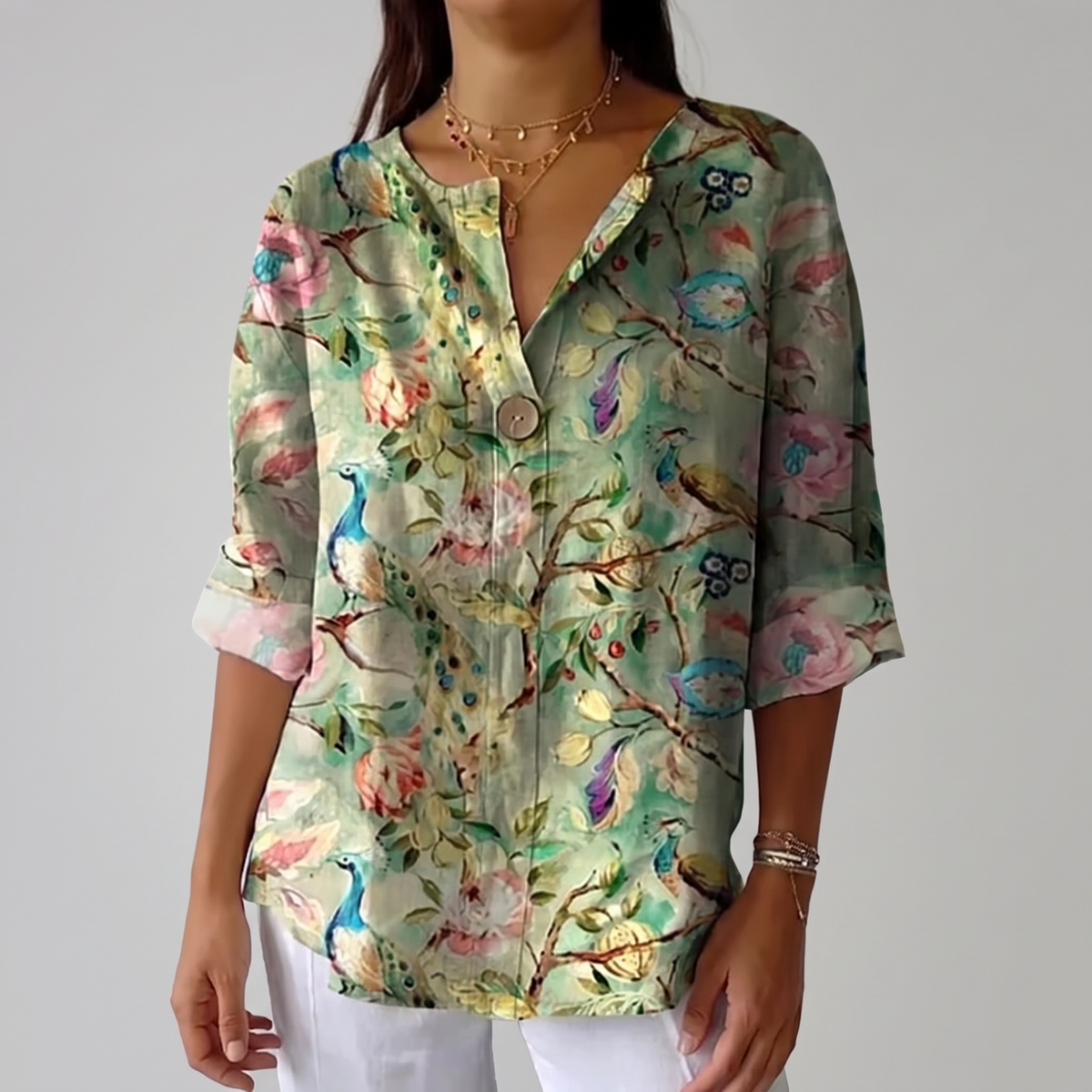 Blusa Amelia Light Bloom con fondo gris claro