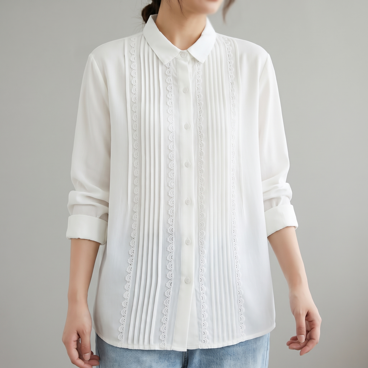 Blusa Amelia Plisada con fondo gris claro