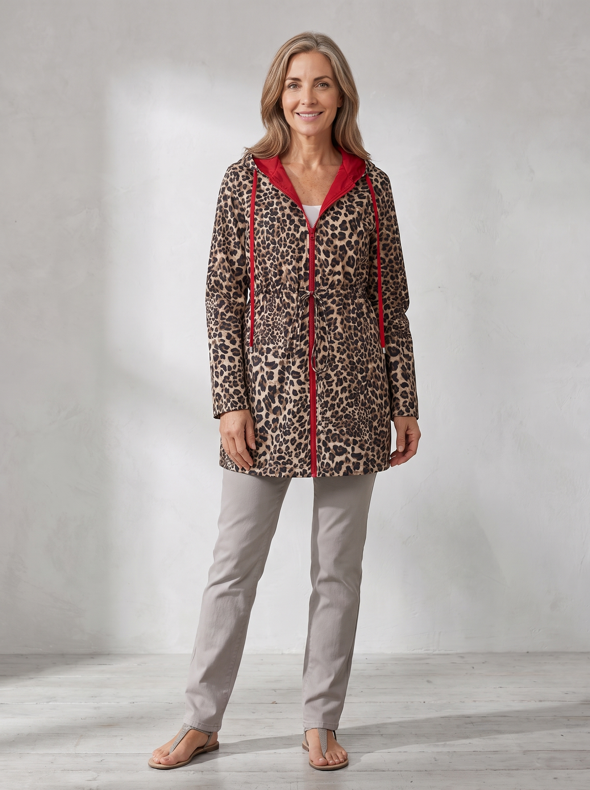 Abrigo Elin Leopardo con modelo